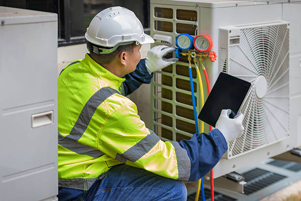 Professional Emergency Ac Repair technician working in Rockaway Park, NY